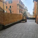 Ampio Appartamento Con 2 Posti Auto E Cortile