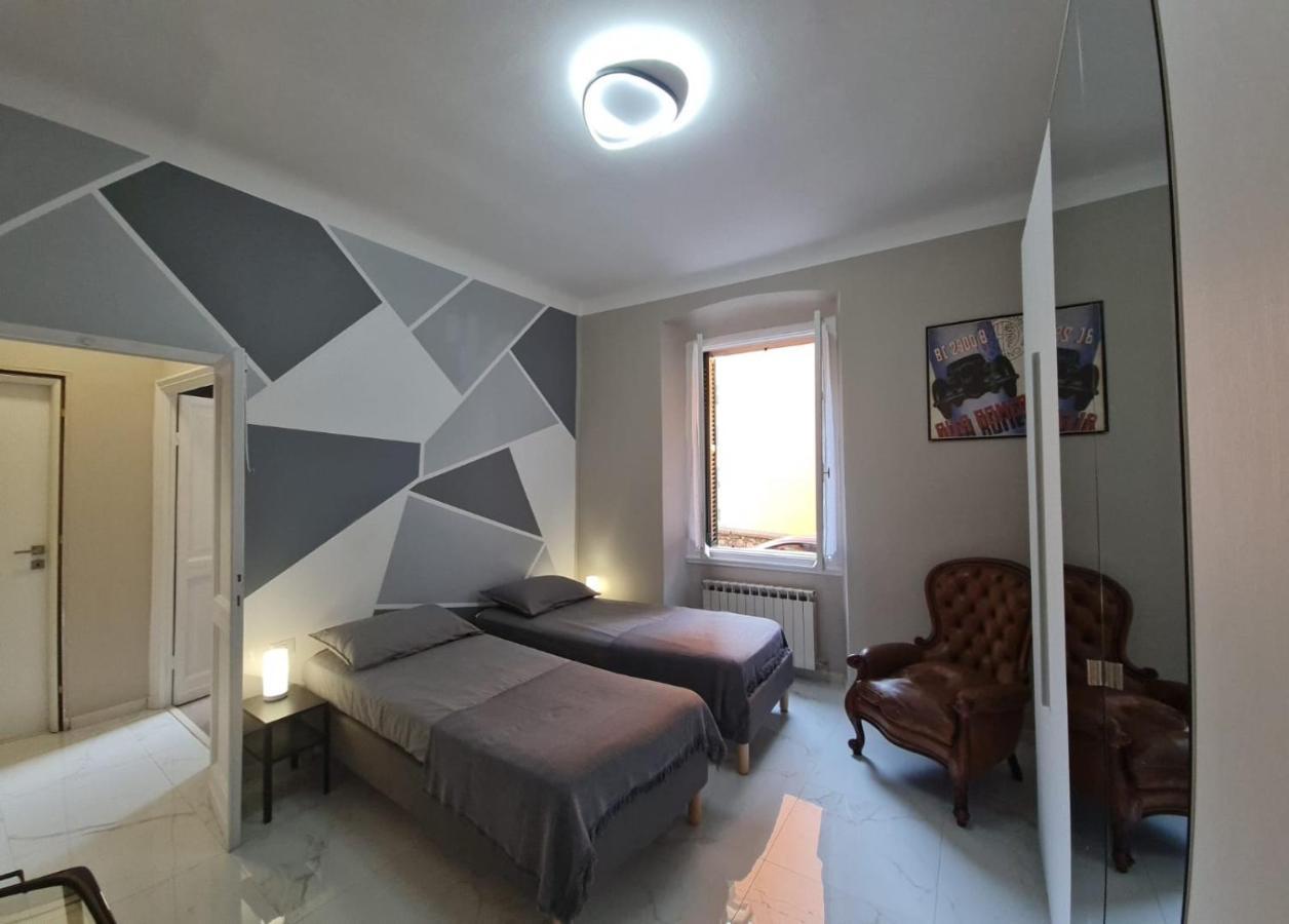Ampio Con 2 Posti Auto E Cortile Appartement Genua